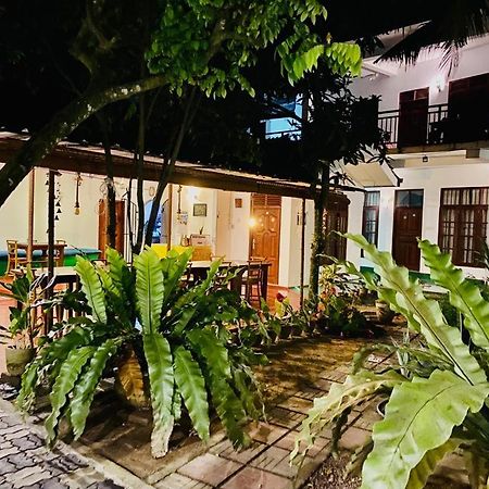 Gihan Guesthouse Mirissa Bagian luar foto