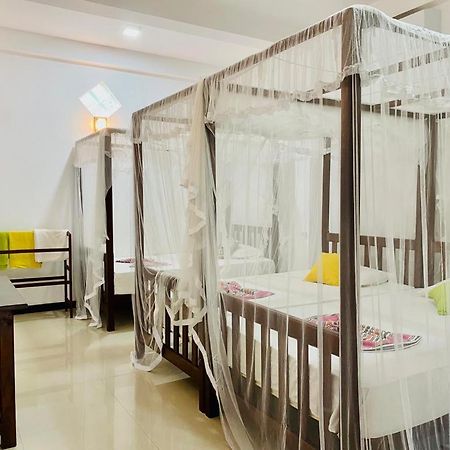 Gihan Guesthouse Mirissa Bagian luar foto