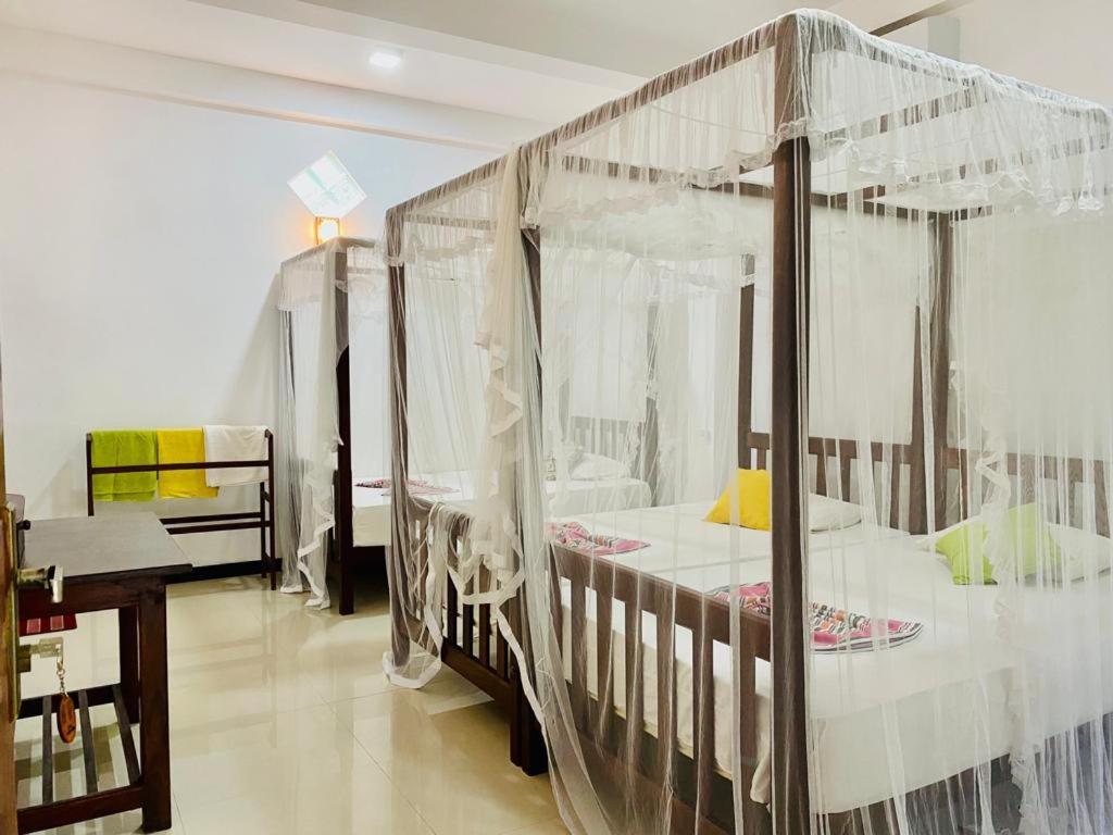 Gihan Guesthouse Mirissa Bagian luar foto