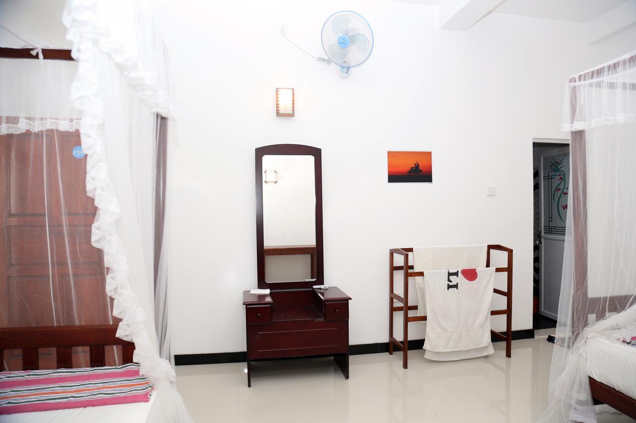 Gihan Guesthouse Mirissa Bagian luar foto