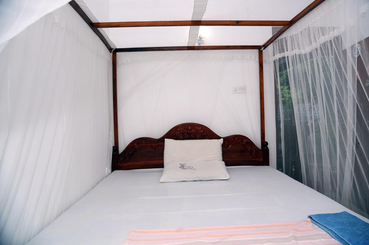 Gihan Guesthouse Mirissa Bagian luar foto