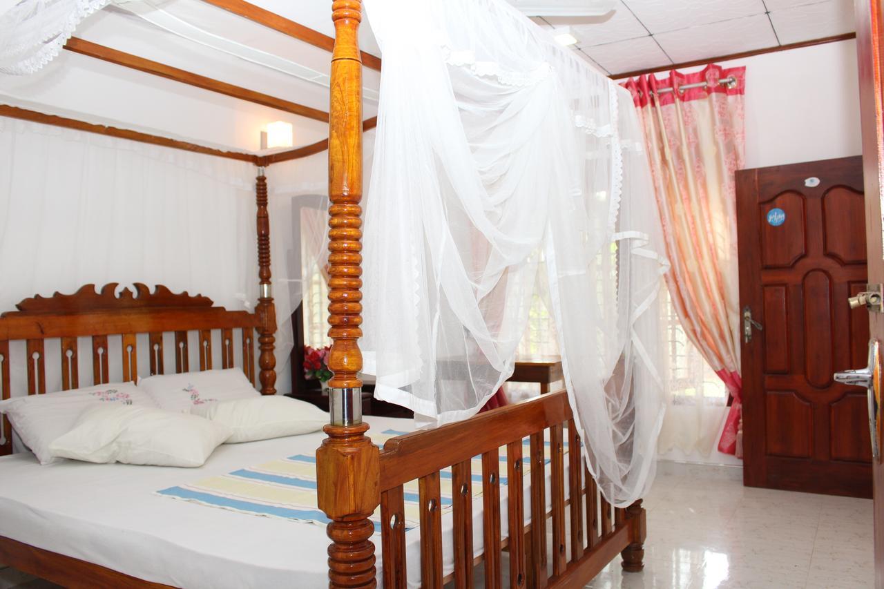 Gihan Guesthouse Mirissa Bagian luar foto