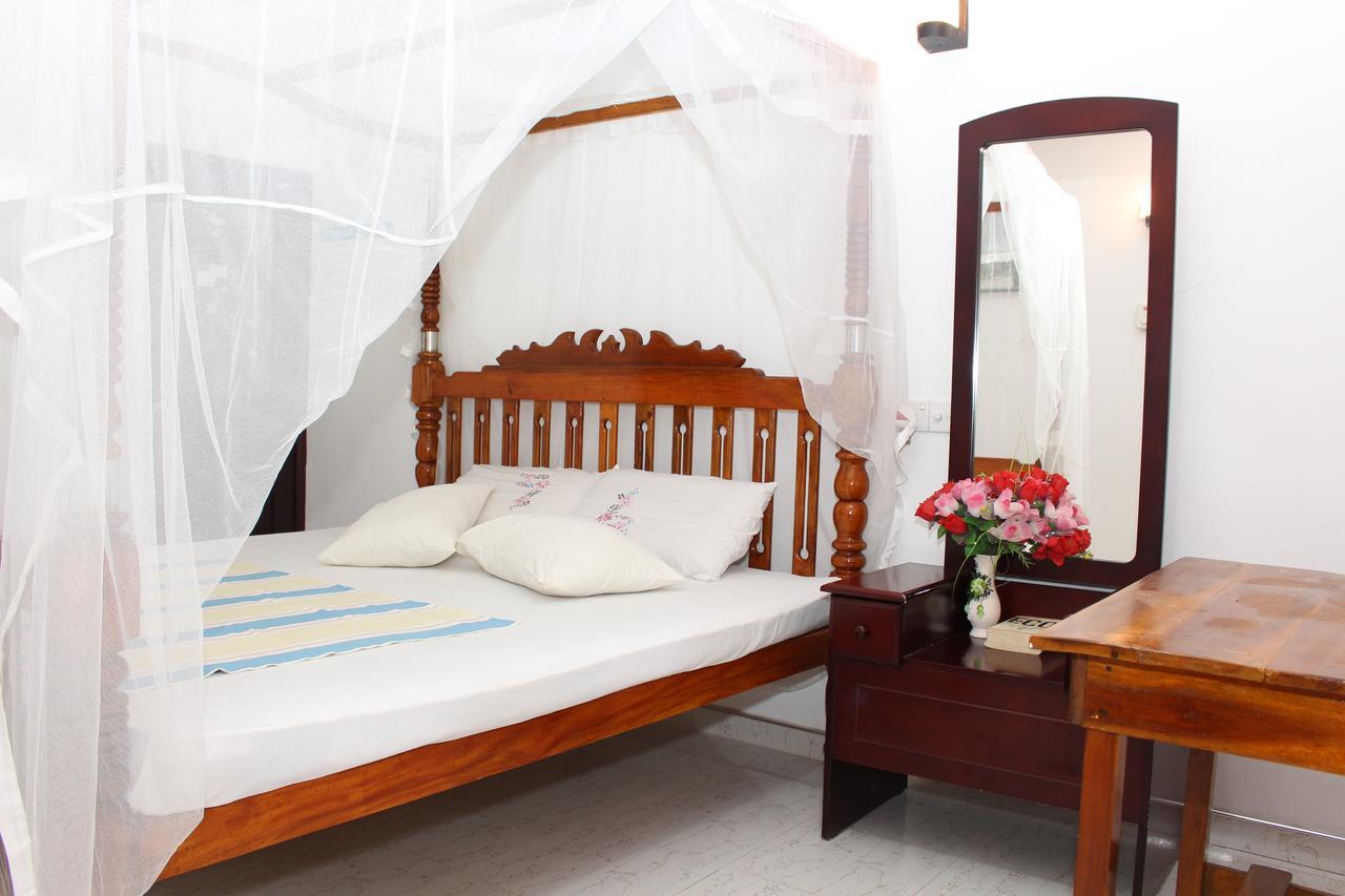 Gihan Guesthouse Mirissa Bagian luar foto