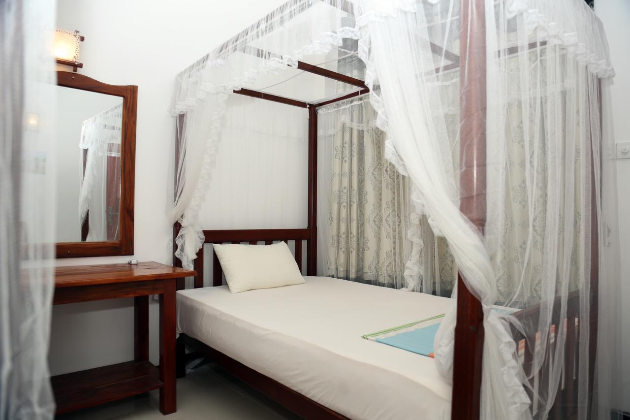 Gihan Guesthouse Mirissa Bagian luar foto