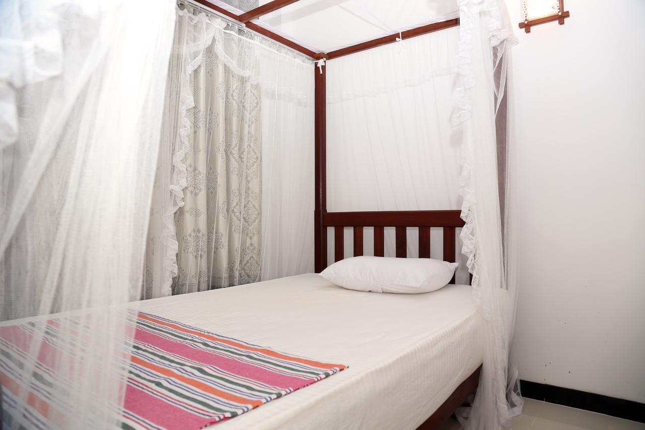 Gihan Guesthouse Mirissa Bagian luar foto