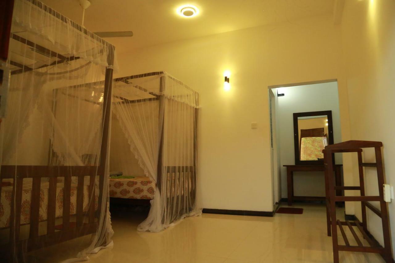 Gihan Guesthouse Mirissa Bagian luar foto