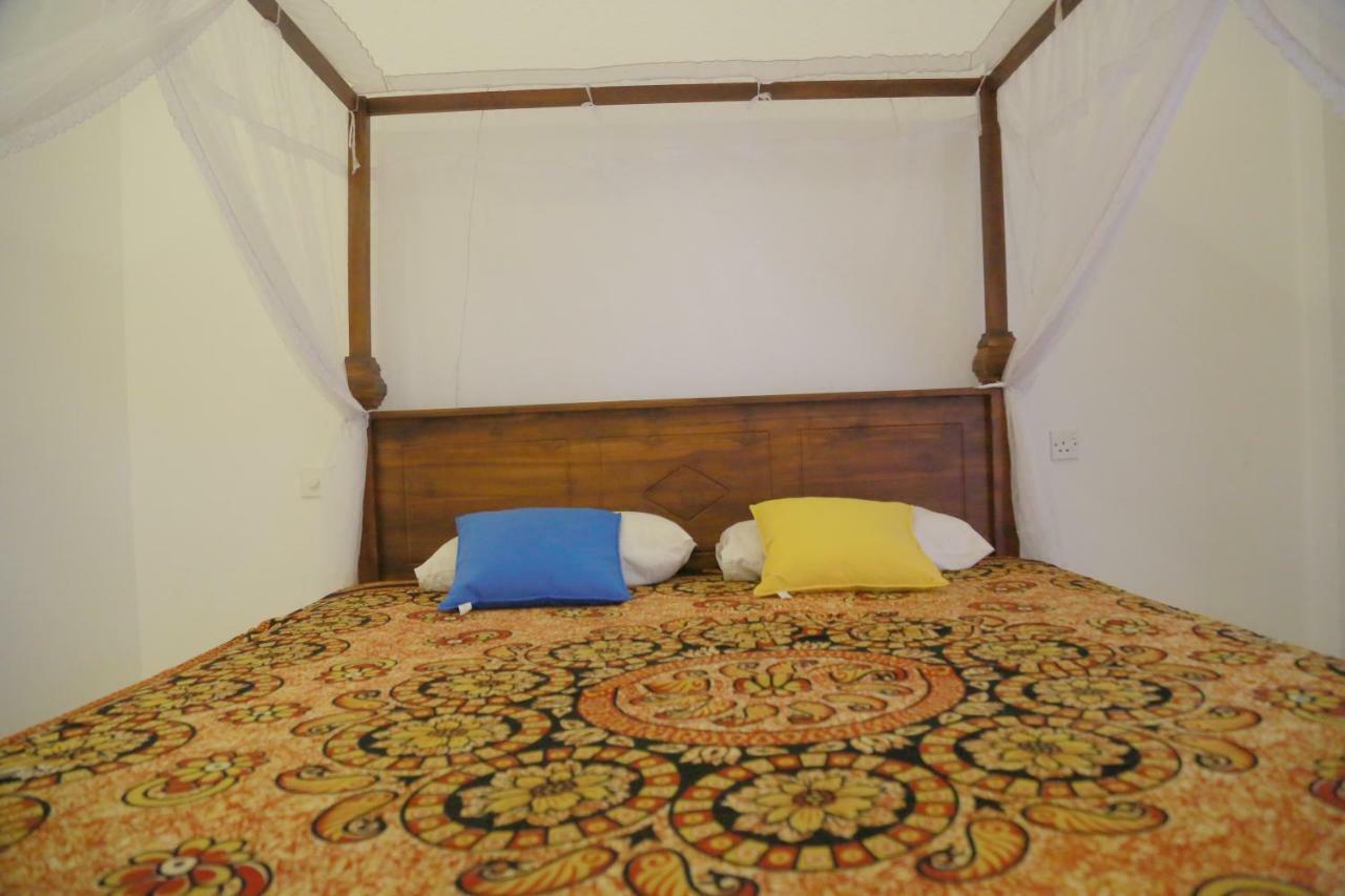 Gihan Guesthouse Mirissa Bagian luar foto