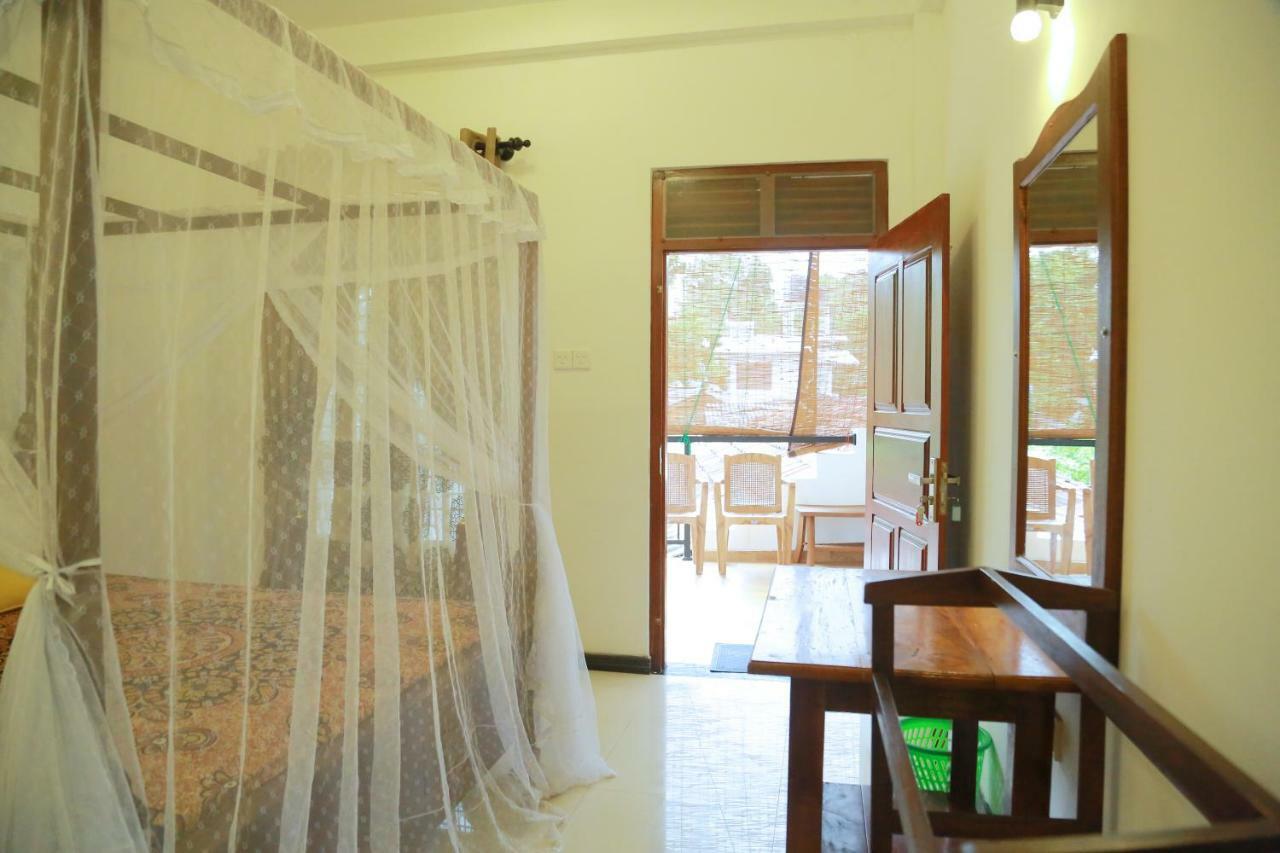 Gihan Guesthouse Mirissa Bagian luar foto
