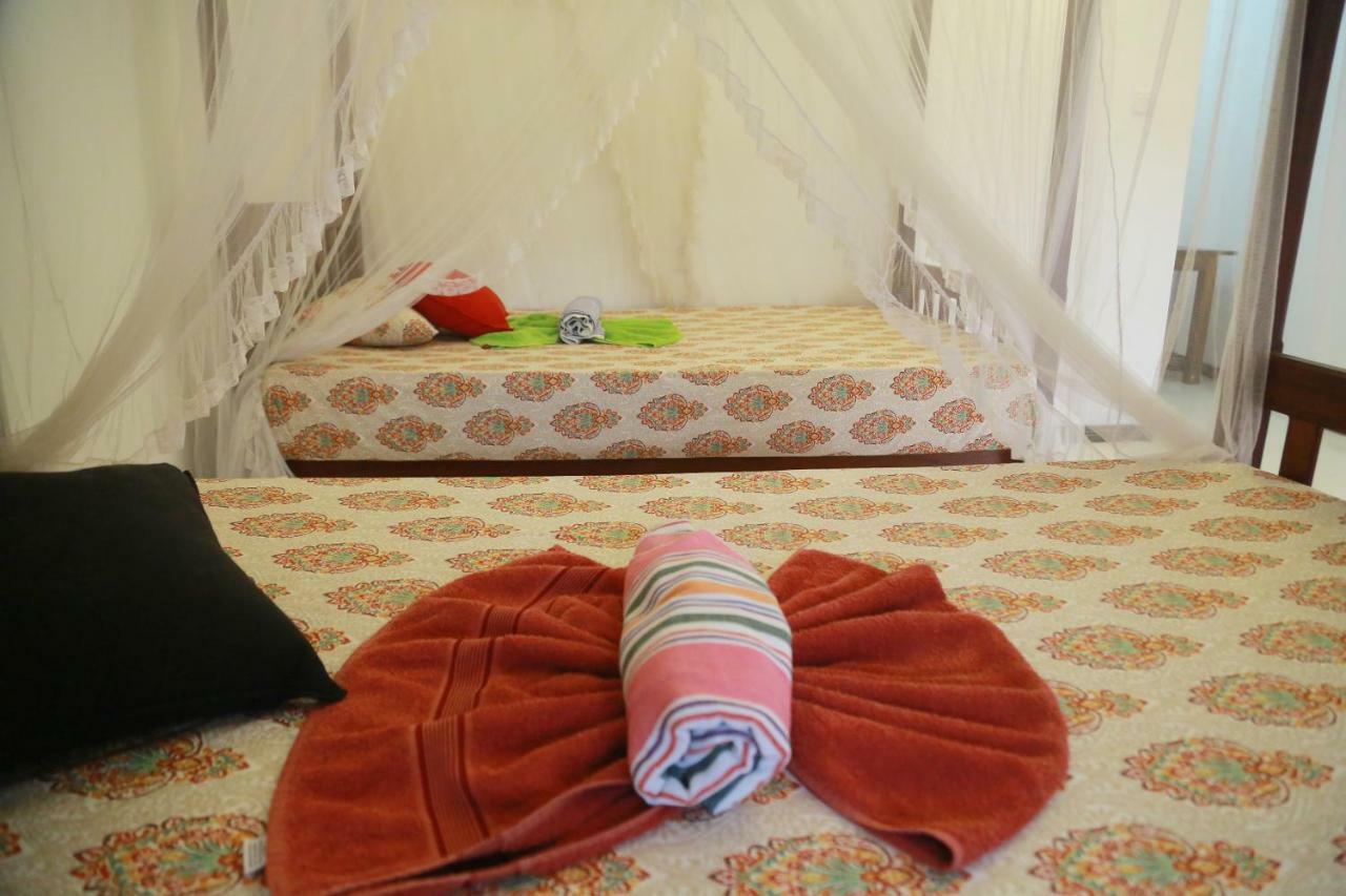 Gihan Guesthouse Mirissa Bagian luar foto
